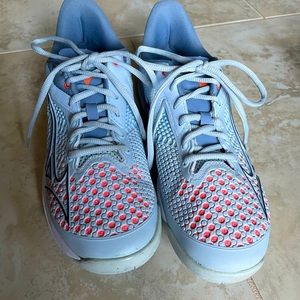 Mizuno tennis shoes size 9